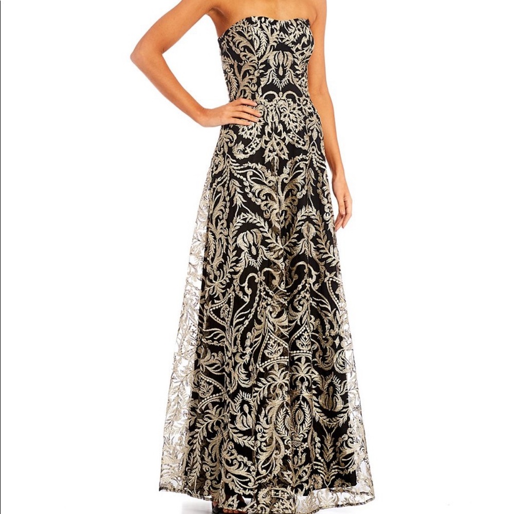 Sweetheart neckline, strapless, embroidered mesh overlay detail dress. Zip back